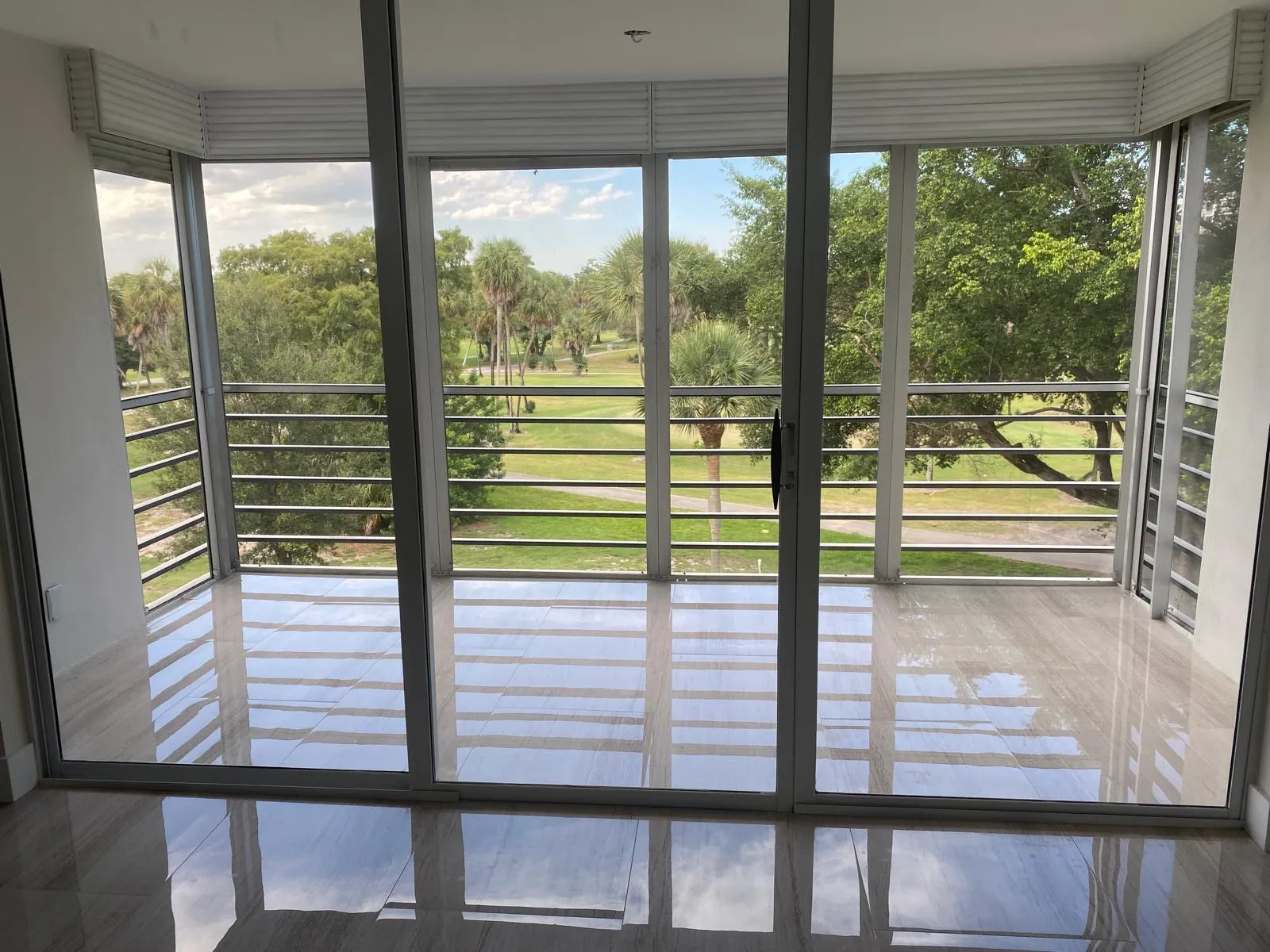 3960 Oaks Clubhouse Drive, #401