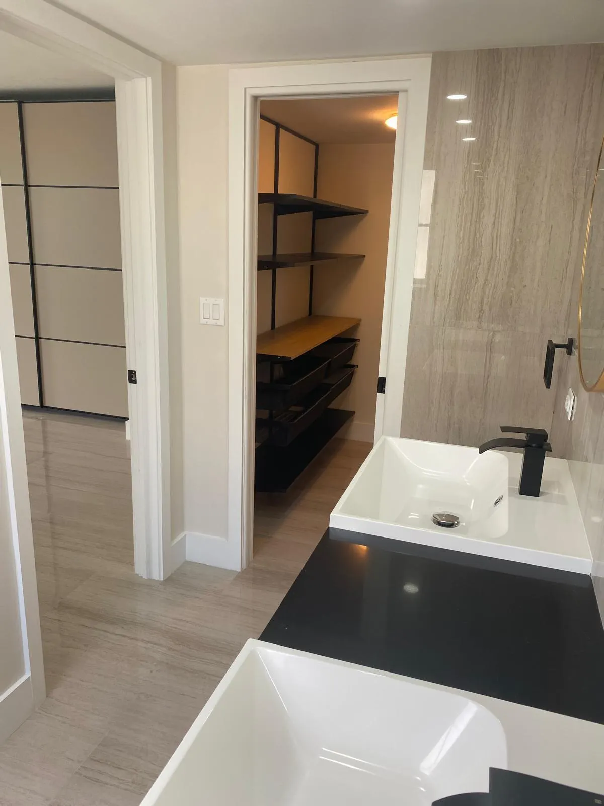 3960 Oaks Clubhouse Drive, #401