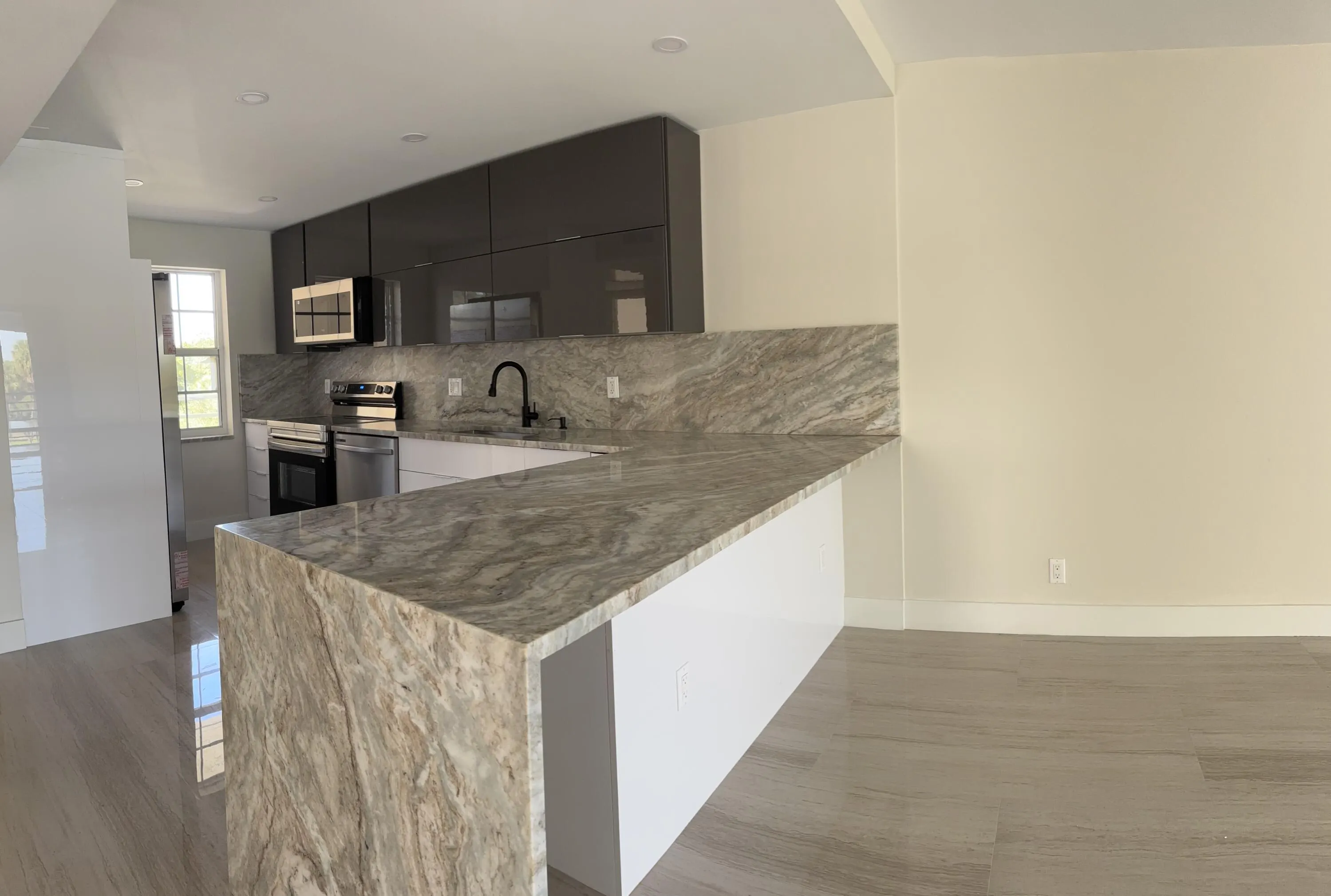 3960 Oaks Clubhouse Drive, #401