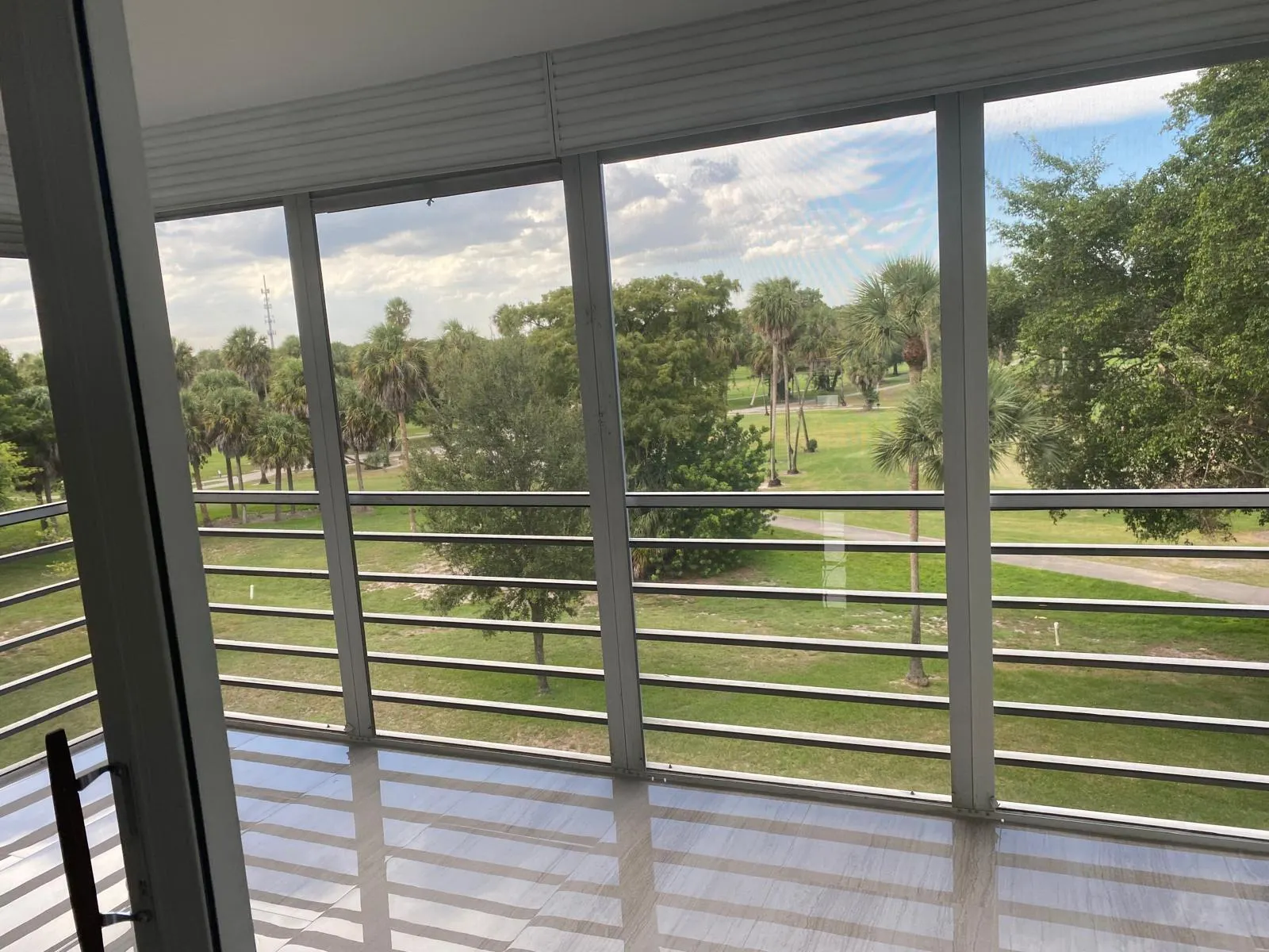 3960 Oaks Clubhouse Drive, #401