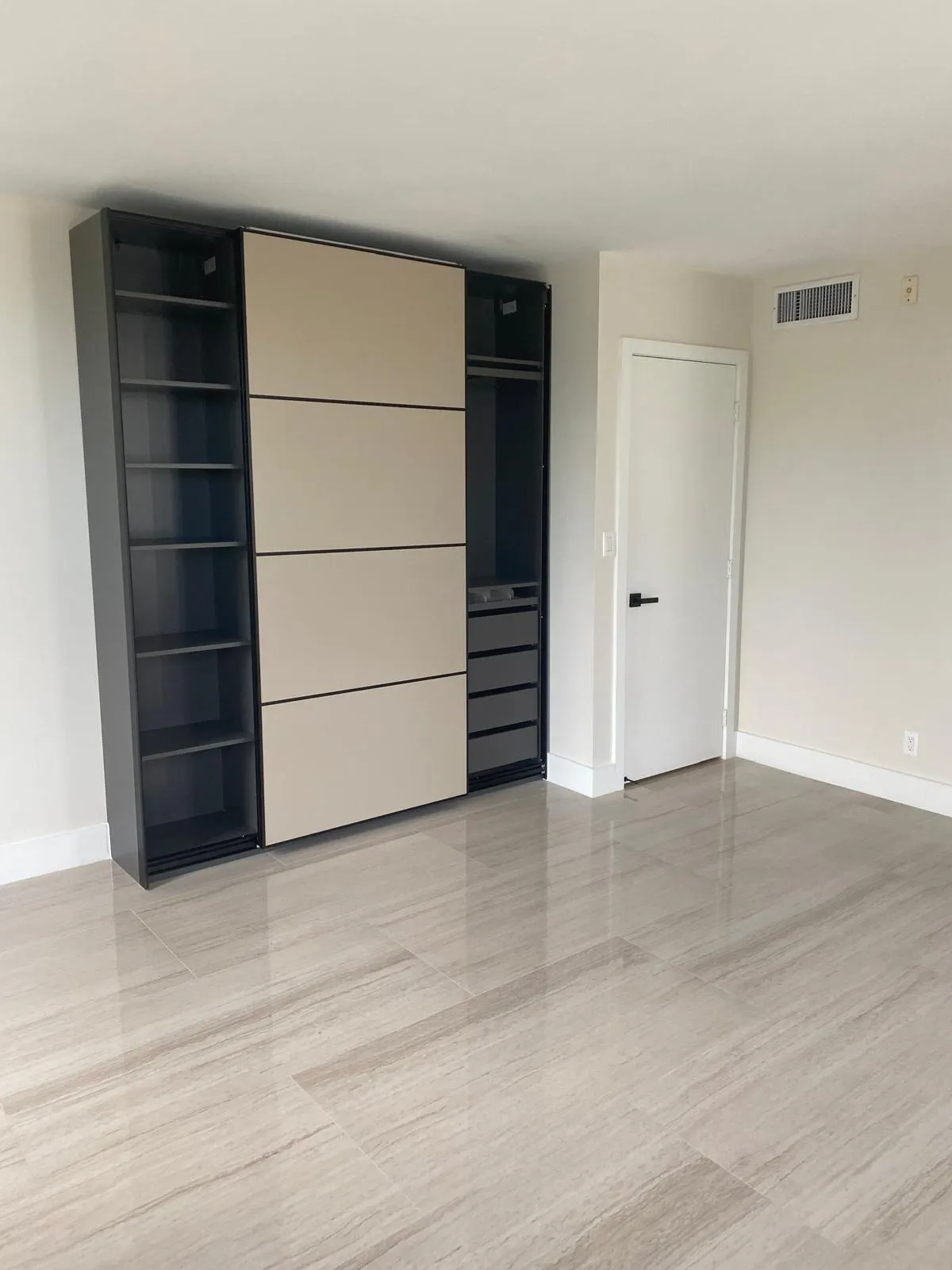 3960 Oaks Clubhouse Drive, #401