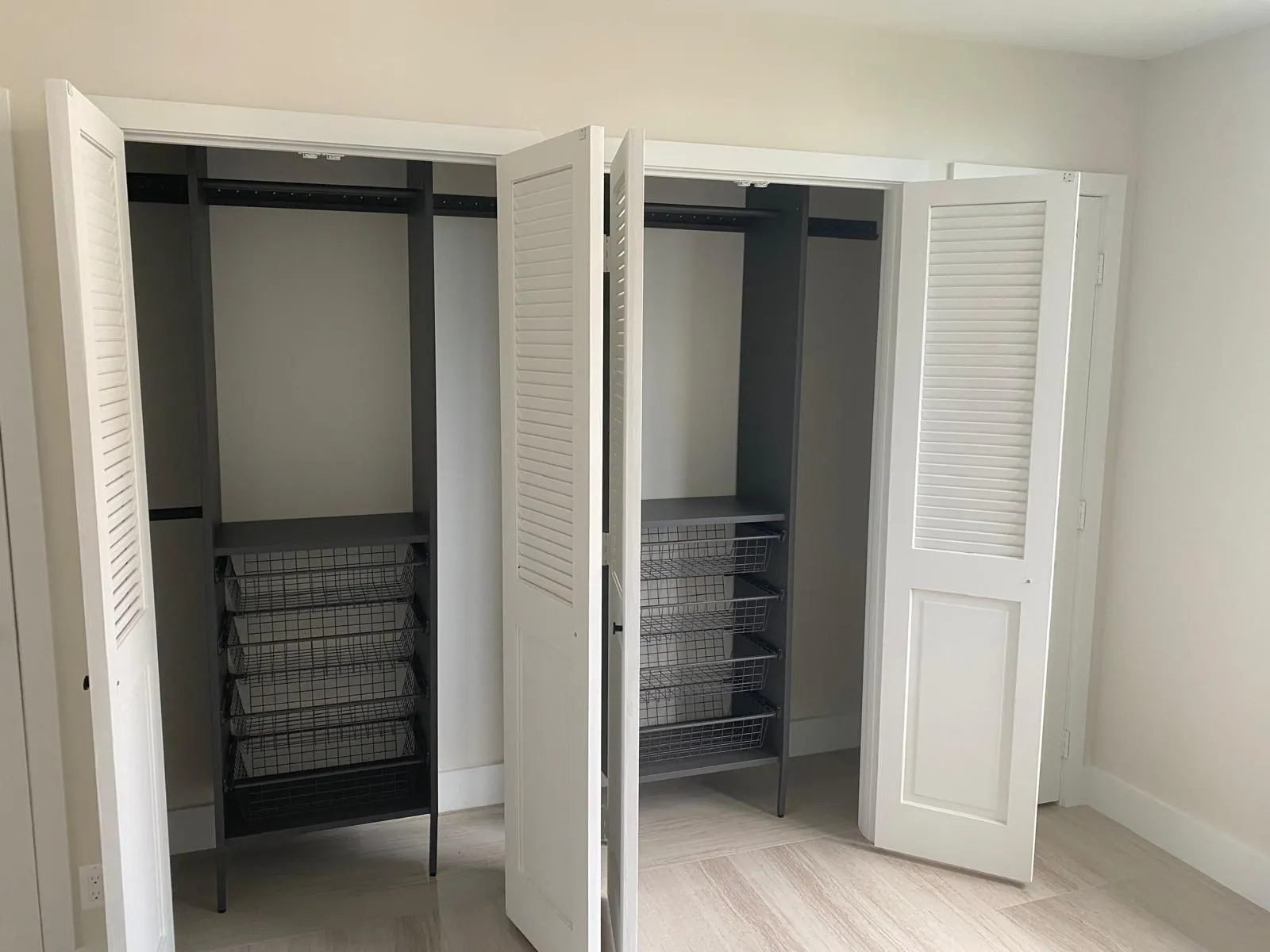 3960 Oaks Clubhouse Drive, #401
