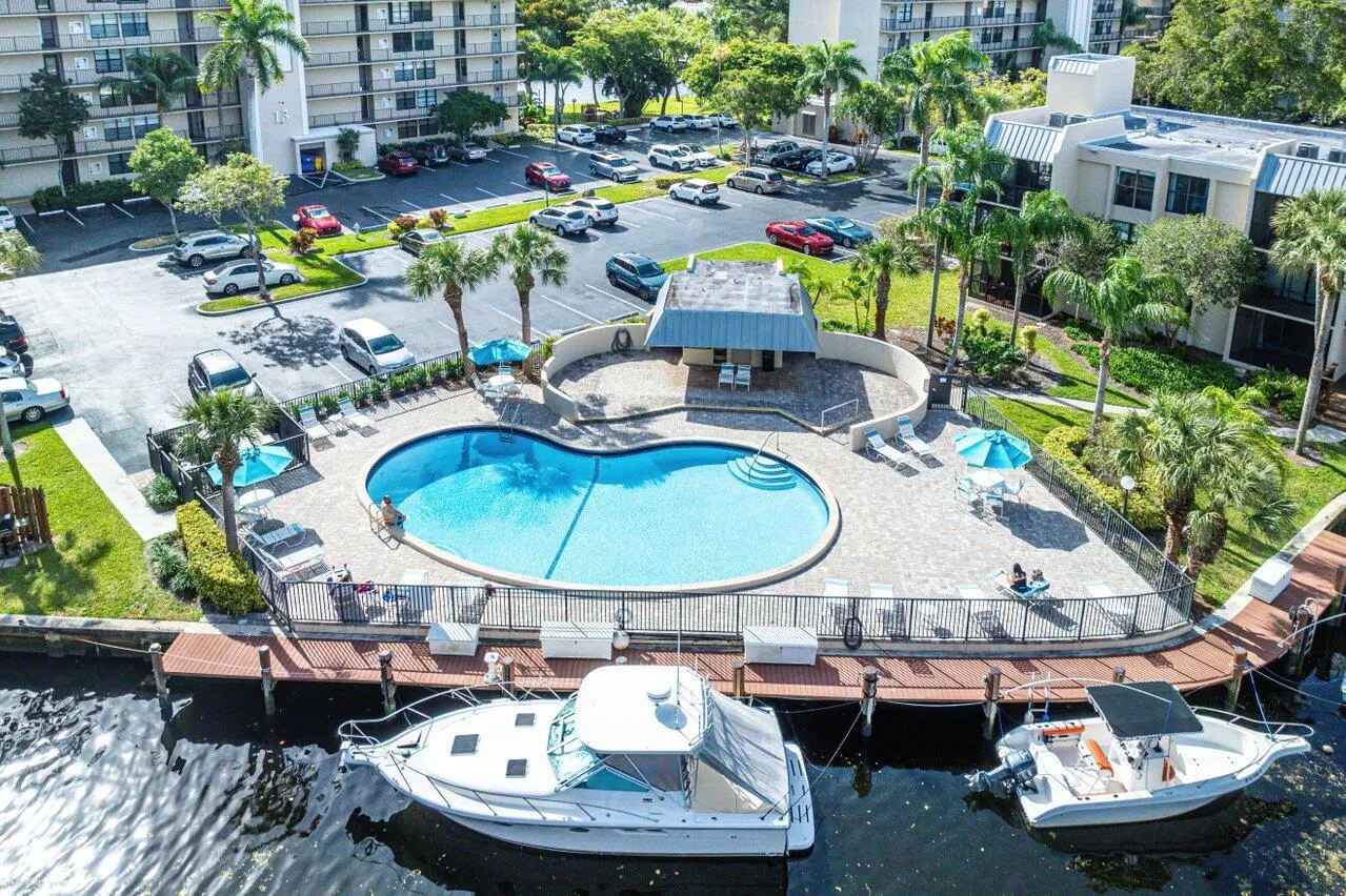 9 Royal Palm Way, #106