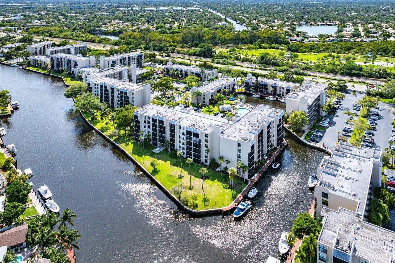 9 Royal Palm Way, #106