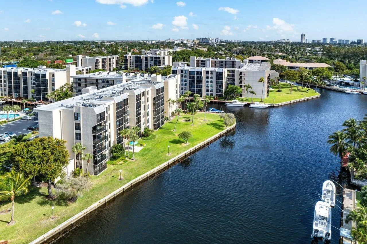 9 Royal Palm Way, #106