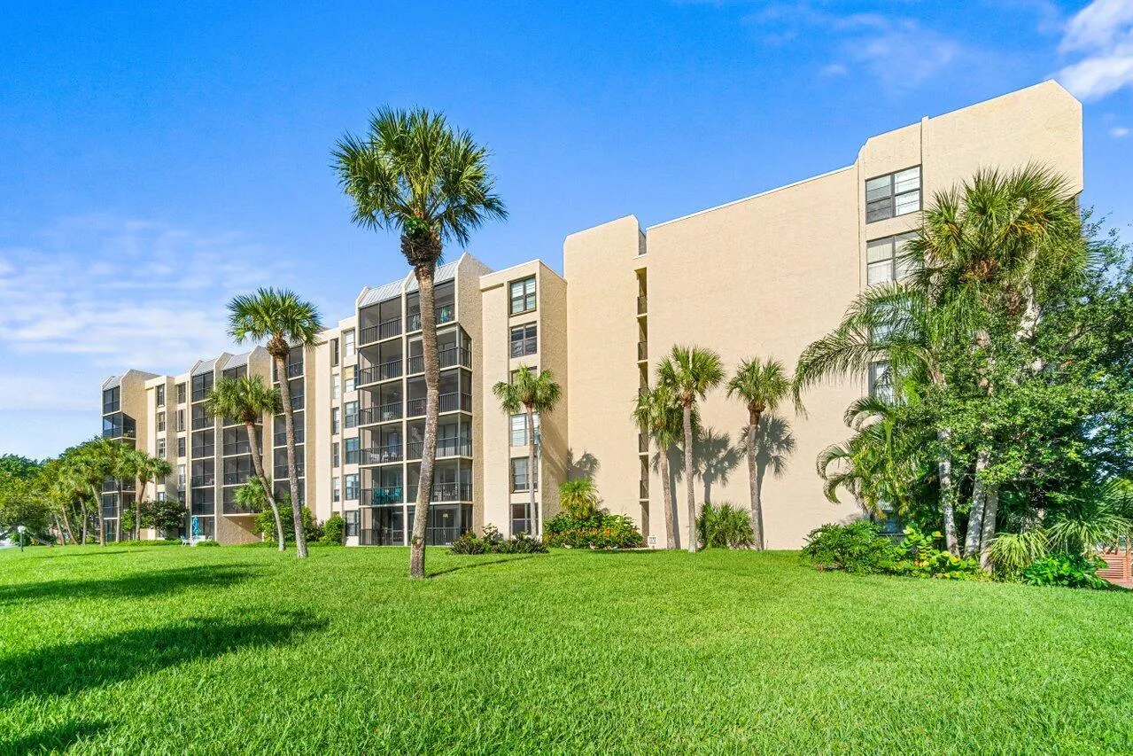 9 Royal Palm Way, #106