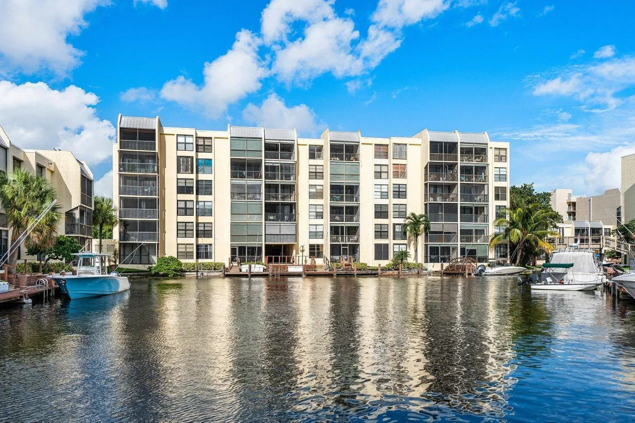 9 Royal Palm Way, #106