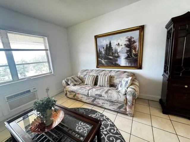 1050 E Sample Road, #307