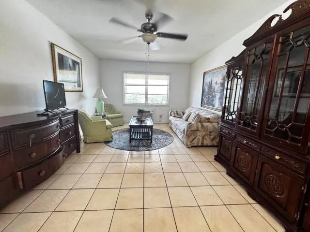 1050 E Sample Road, #307