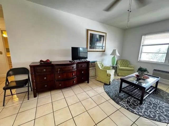 1050 E Sample Road, #307
