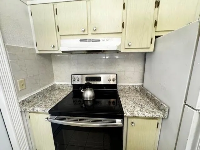 1050 E Sample Road, #307