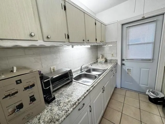 1050 E Sample Road, #307