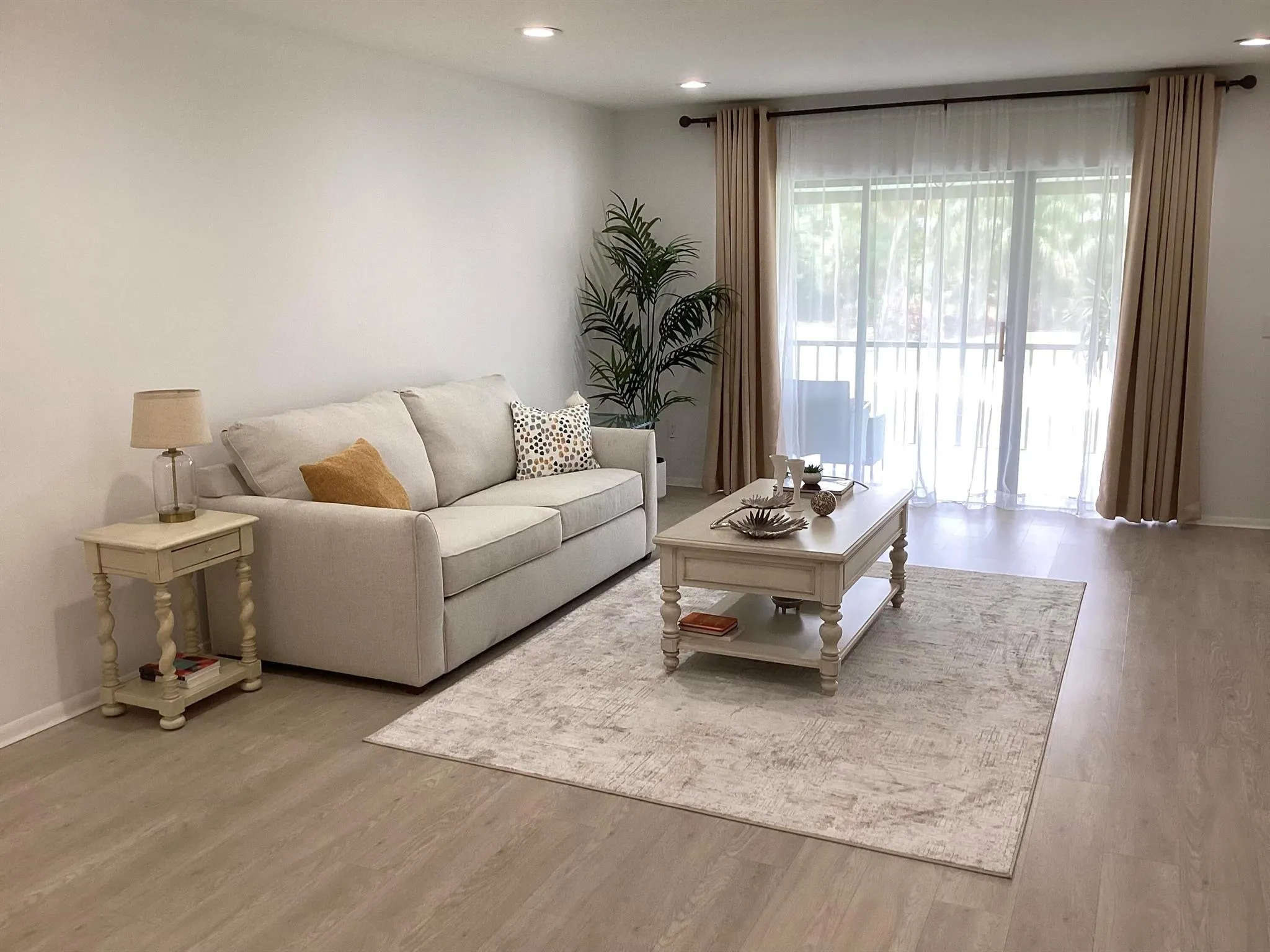 8315 Casa Del Lago, #F