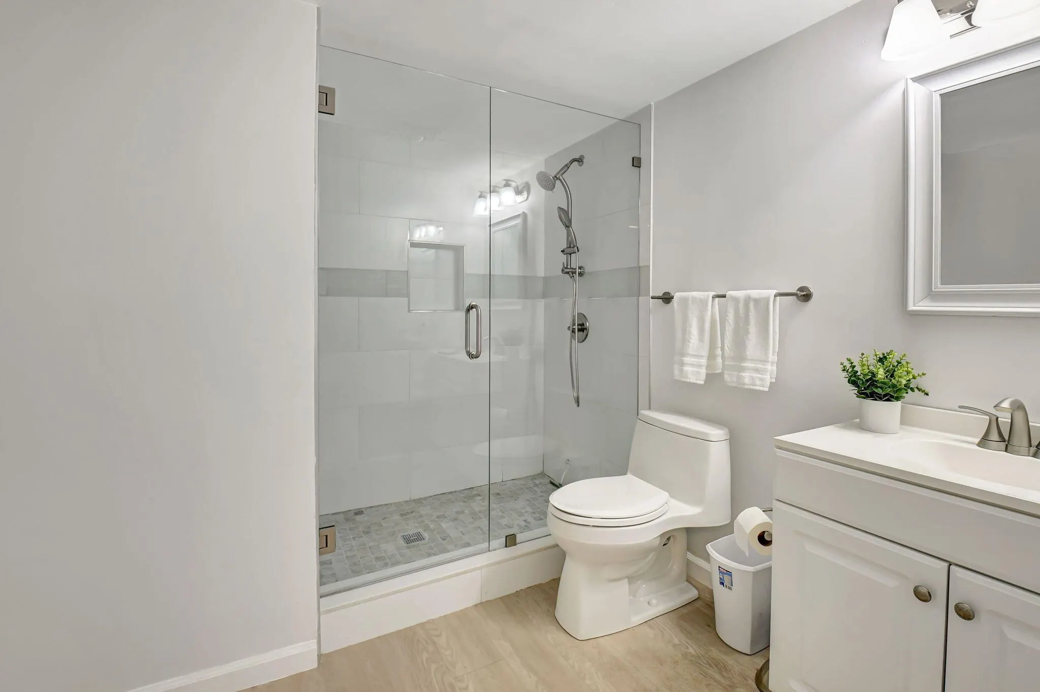 8315 Casa Del Lago, #F
