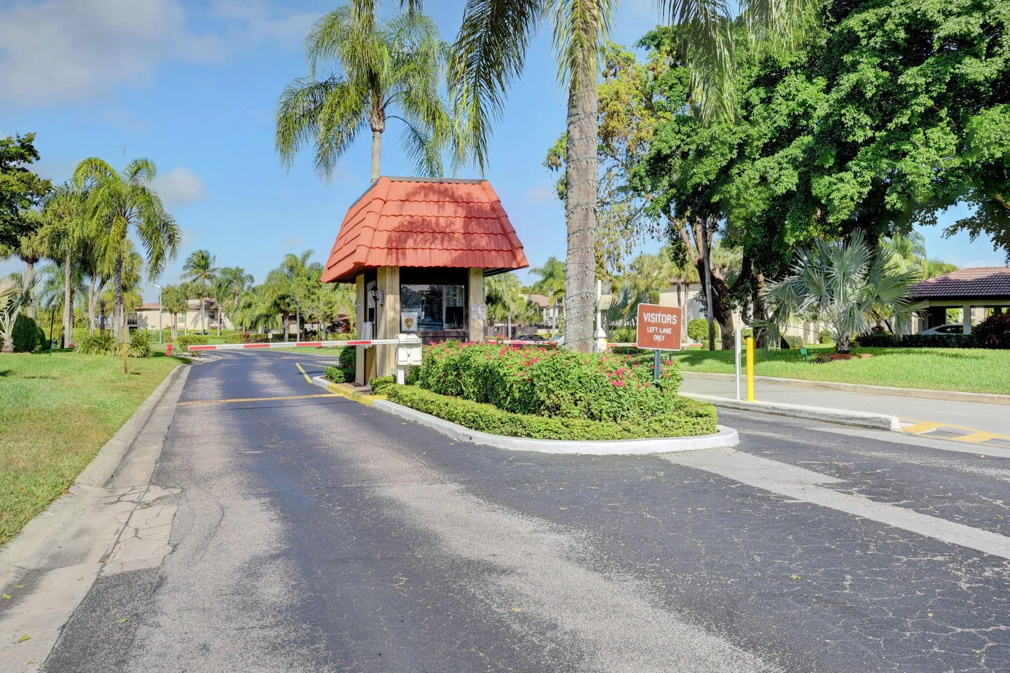 8315 Casa Del Lago, #F