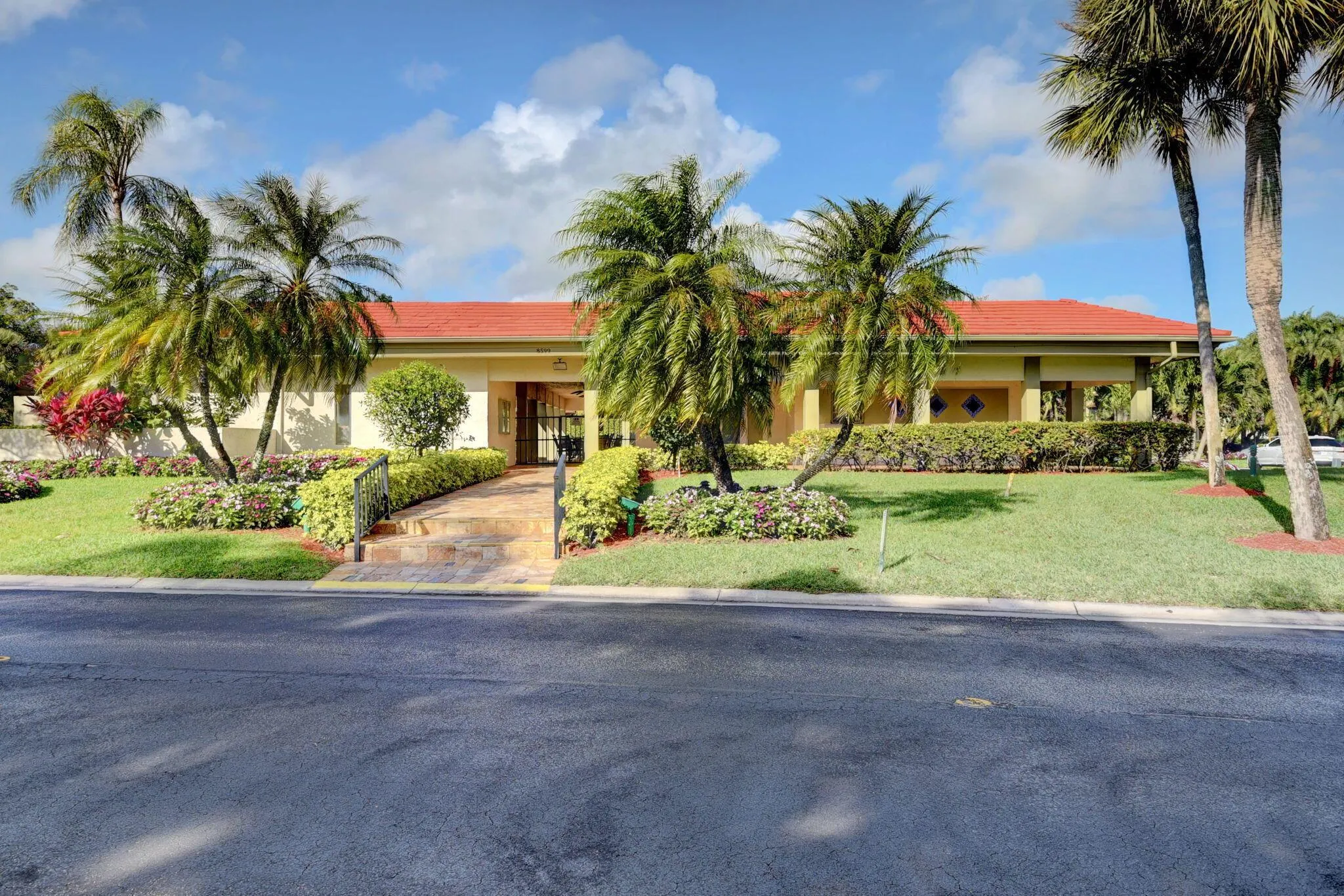 8315 Casa Del Lago, #F