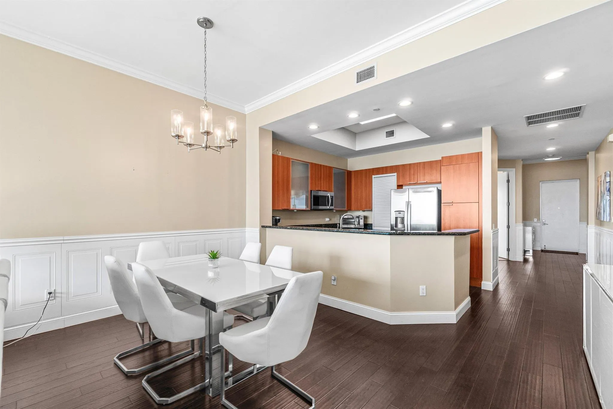2650 Lake Shore Drive, #2403