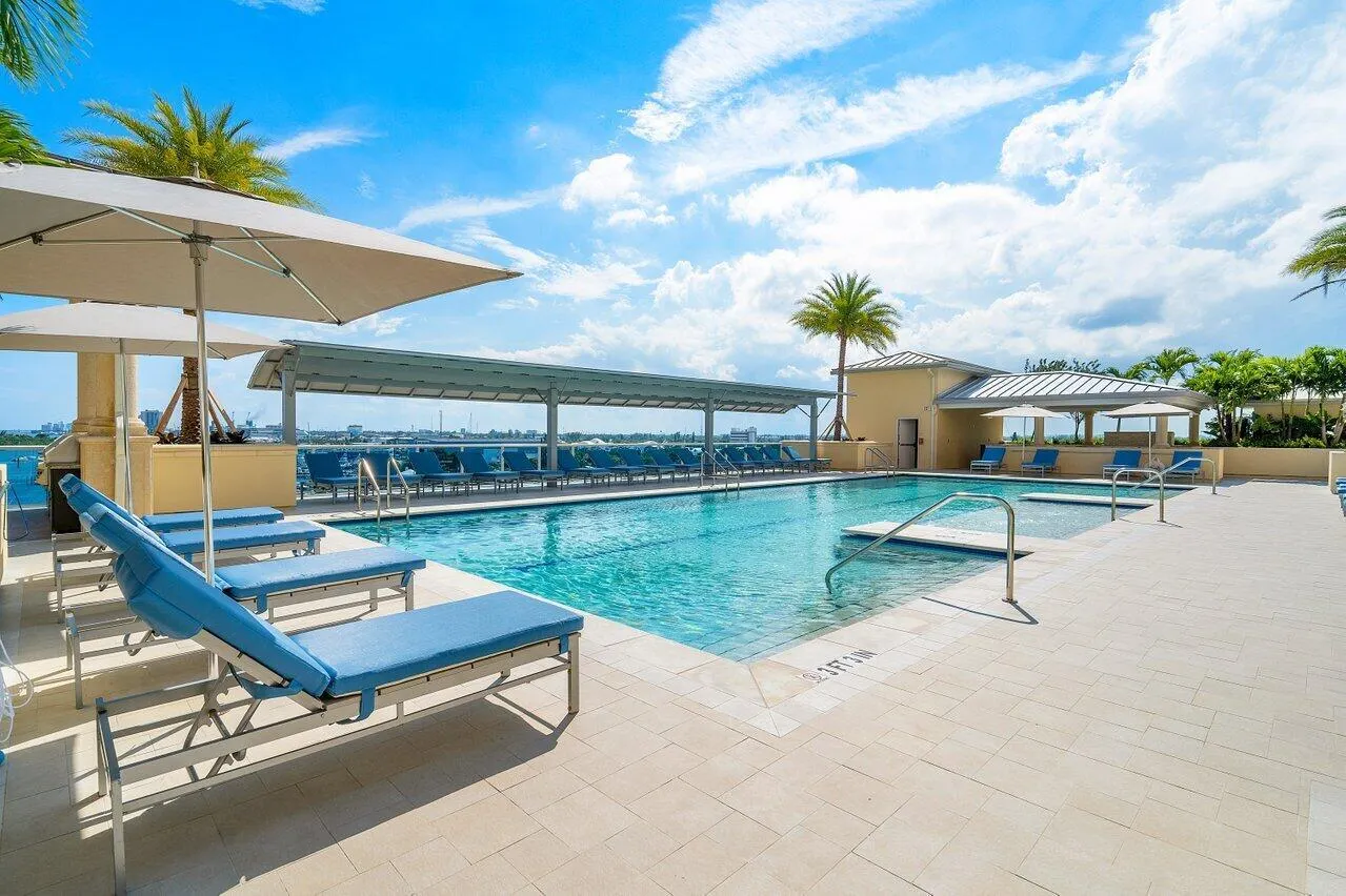 2650 Lake Shore Drive, #2403