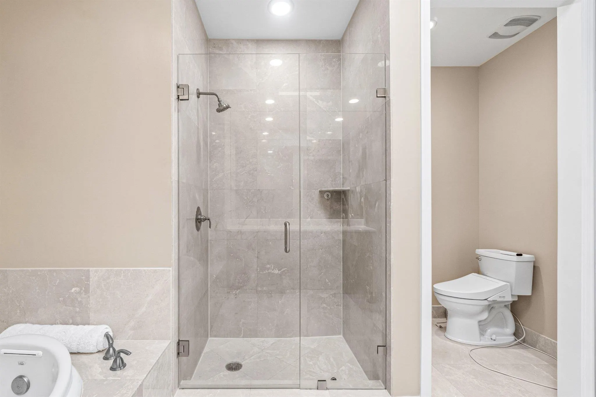 2650 Lake Shore Drive, #2403