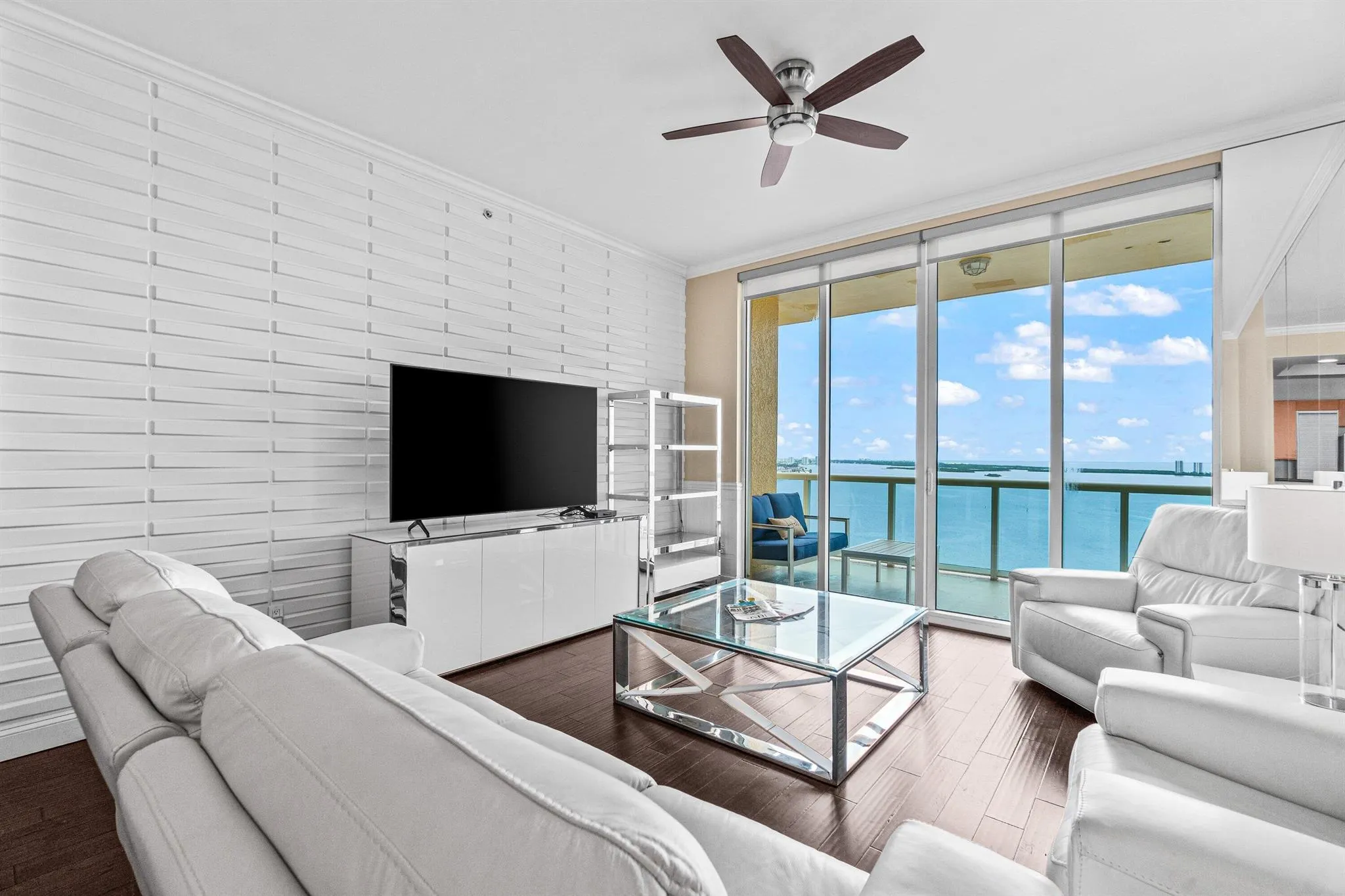 2650 Lake Shore Drive, #2403