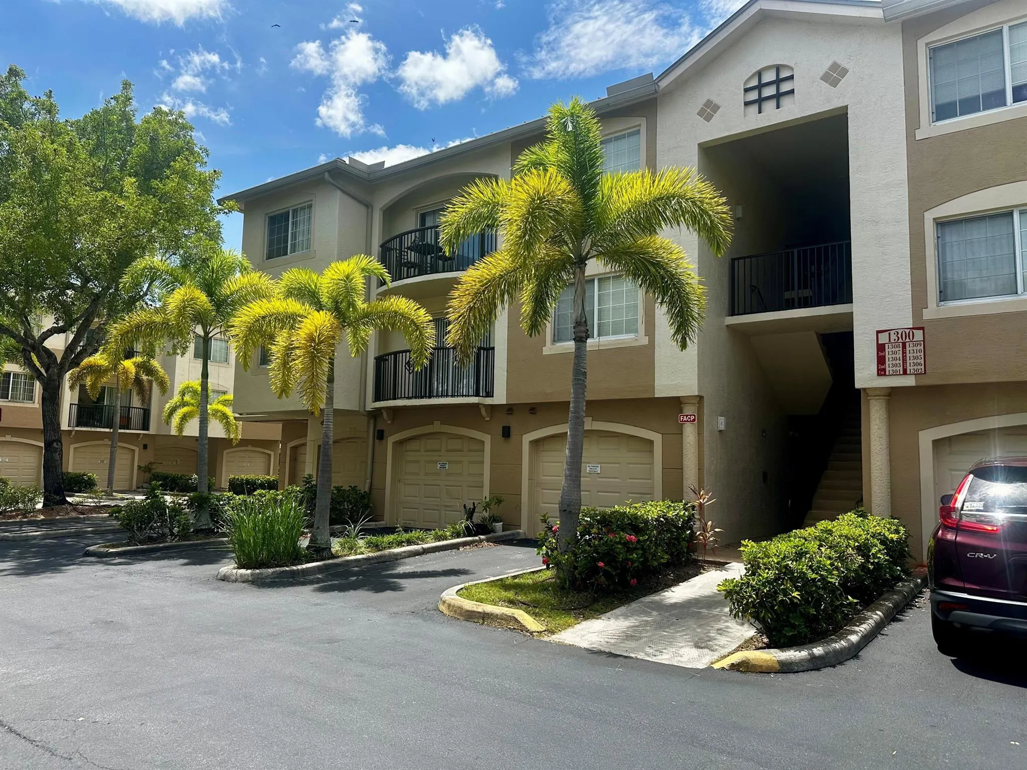 1300 Crestwood Court S, #1304