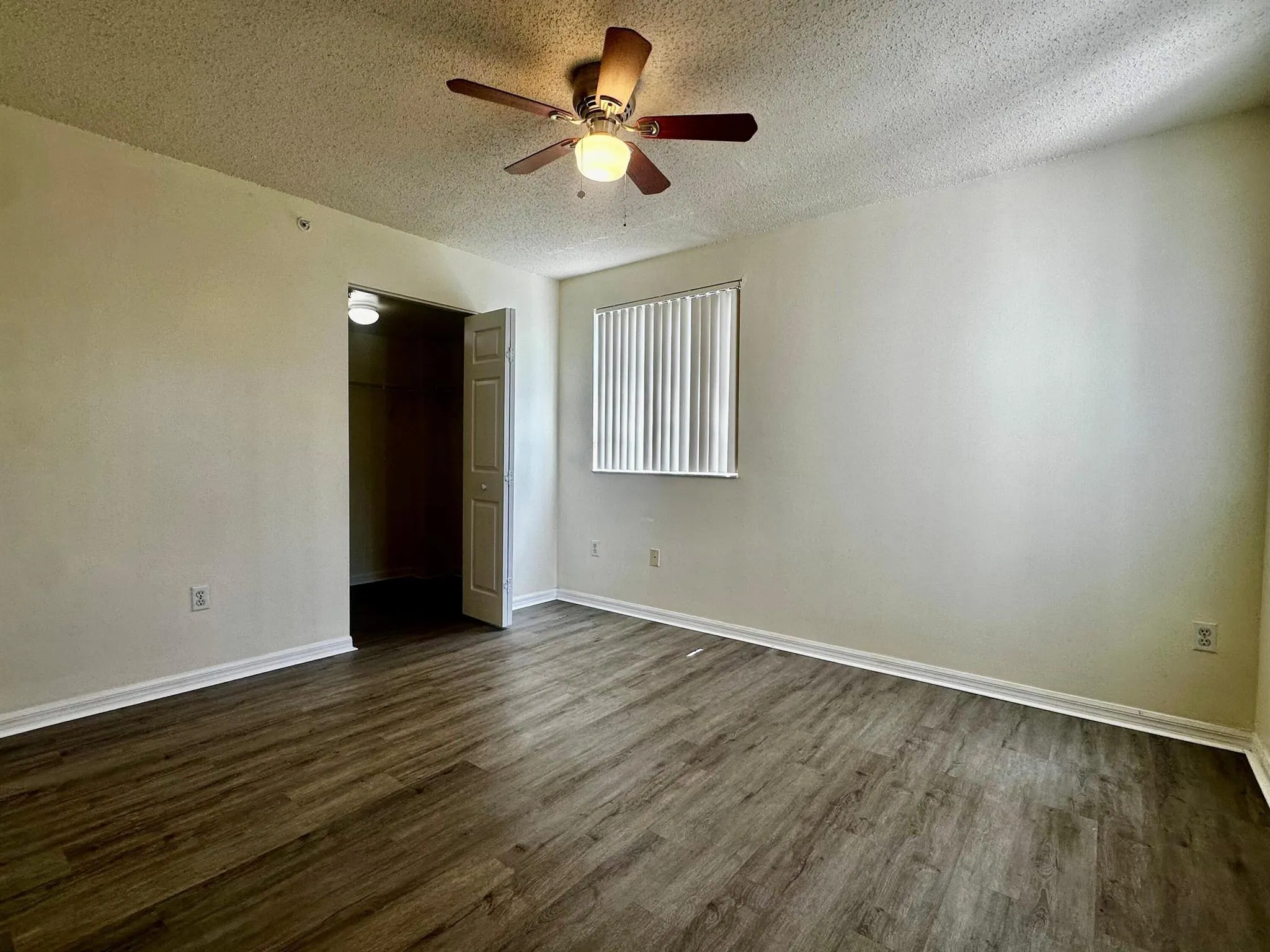 1300 Crestwood Court S, #1304