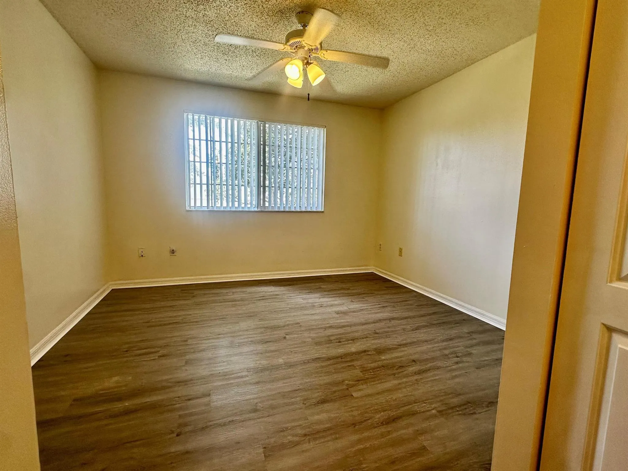 1300 Crestwood Court S, #1304