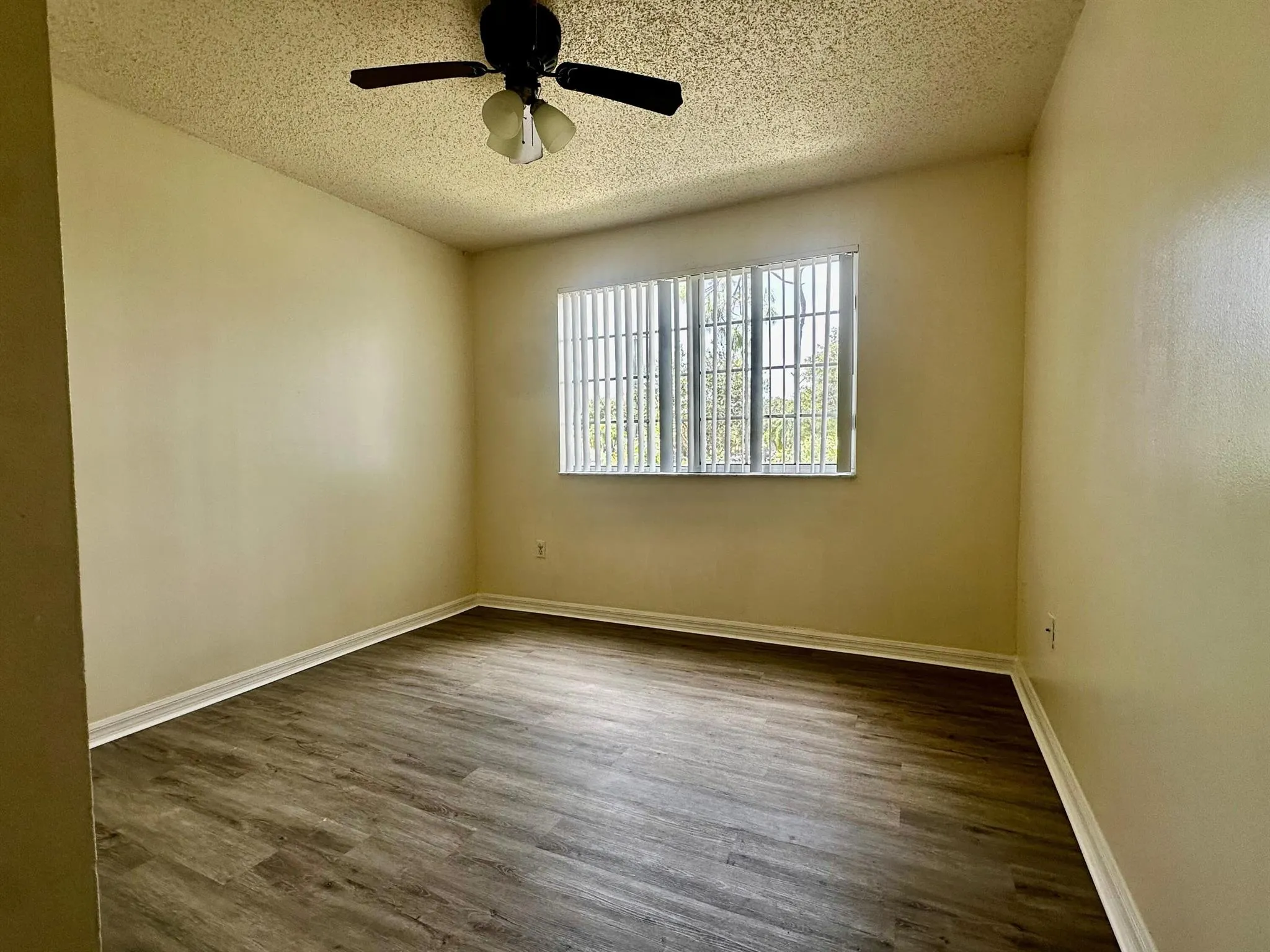 1300 Crestwood Court S, #1304