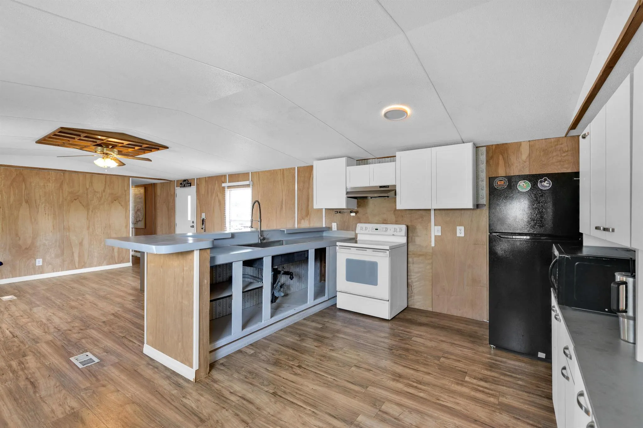 9396 Luna Drive