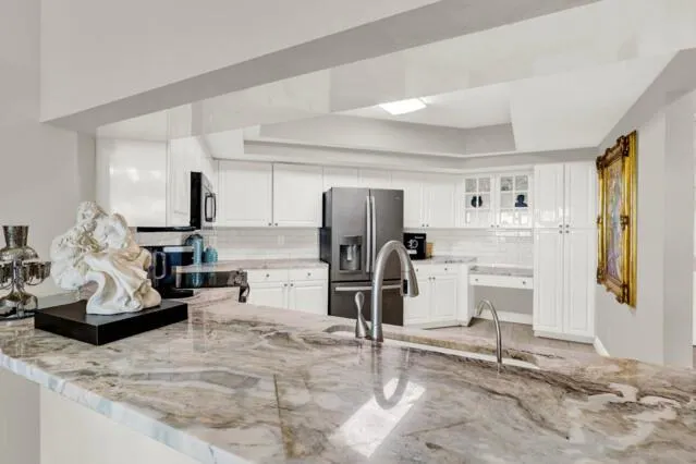 8600 S Ocean Drive, #902