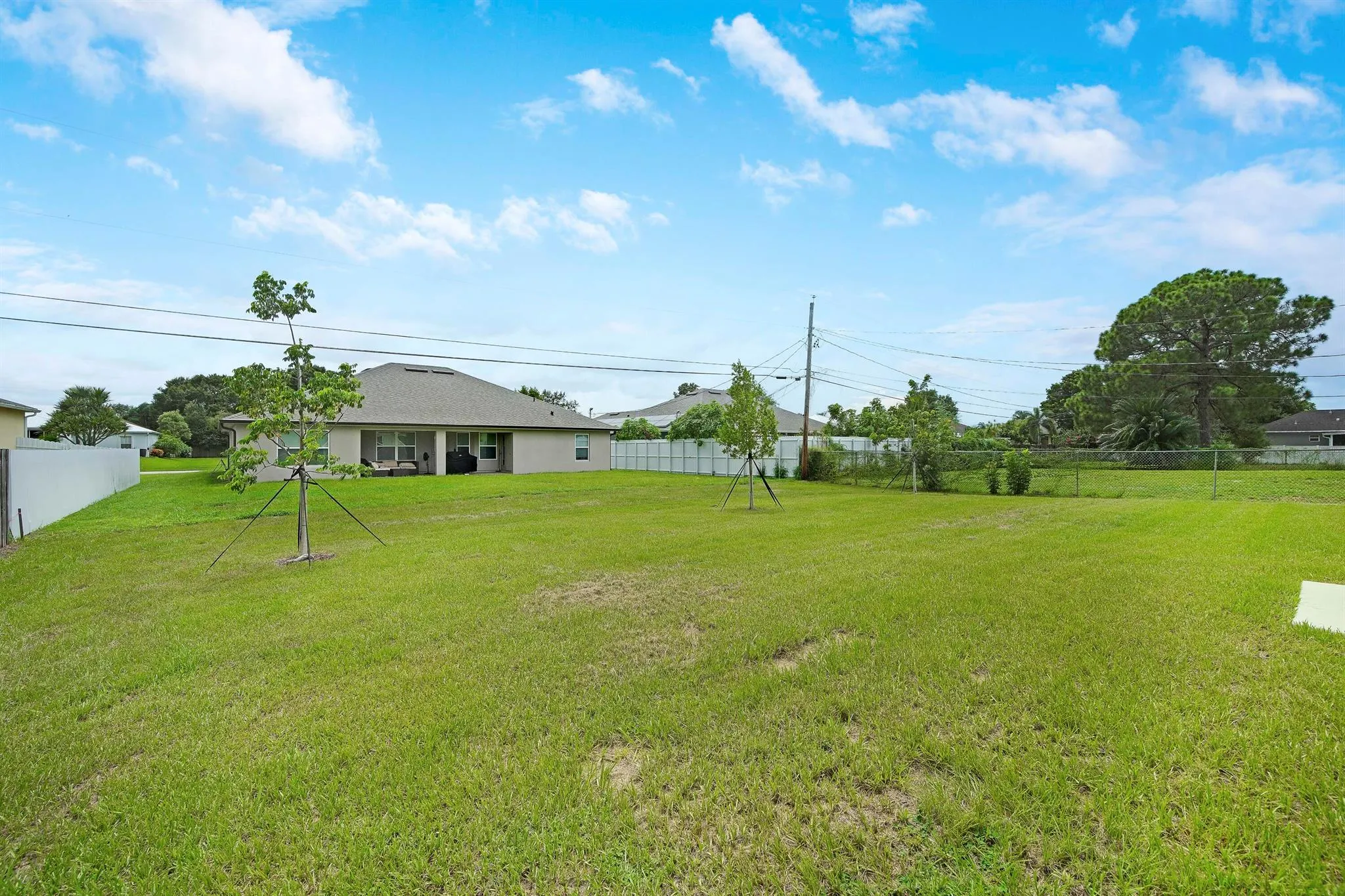 438 SW Meadow Terrace