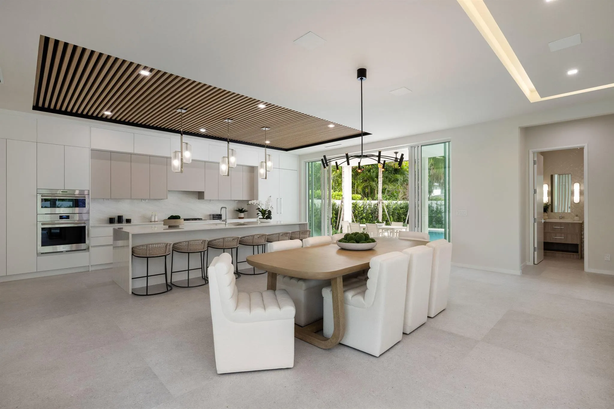 800 Bond Way