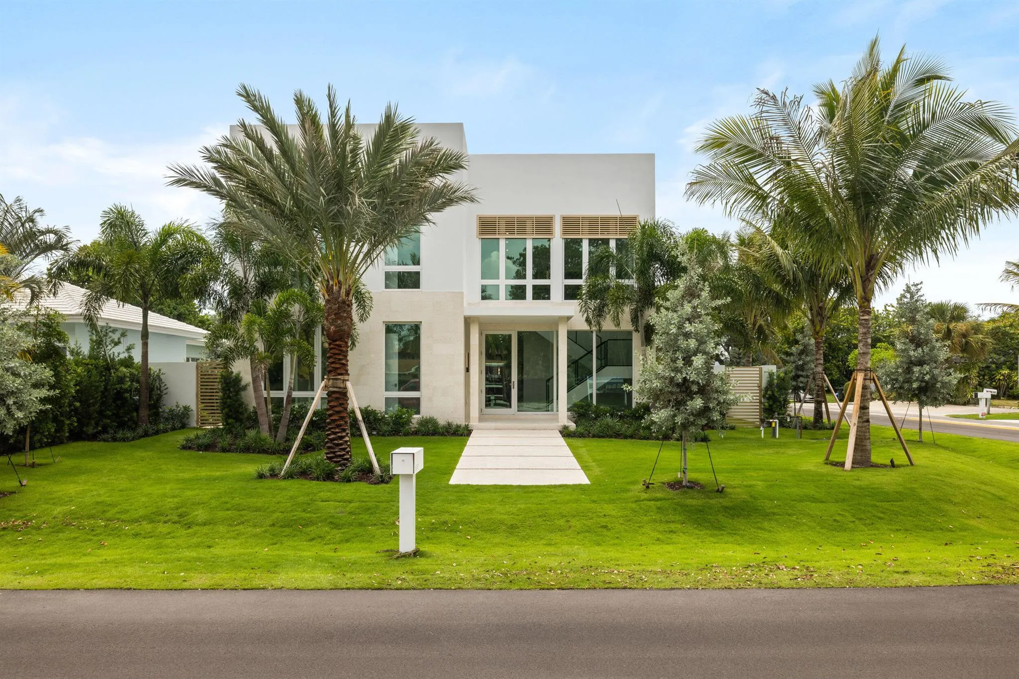 800 Bond Way