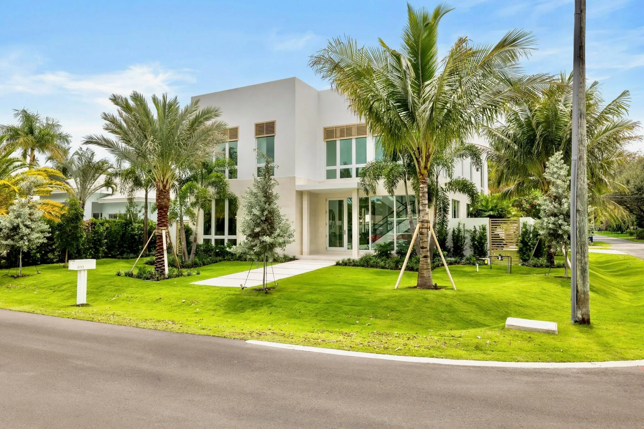 800 Bond Way