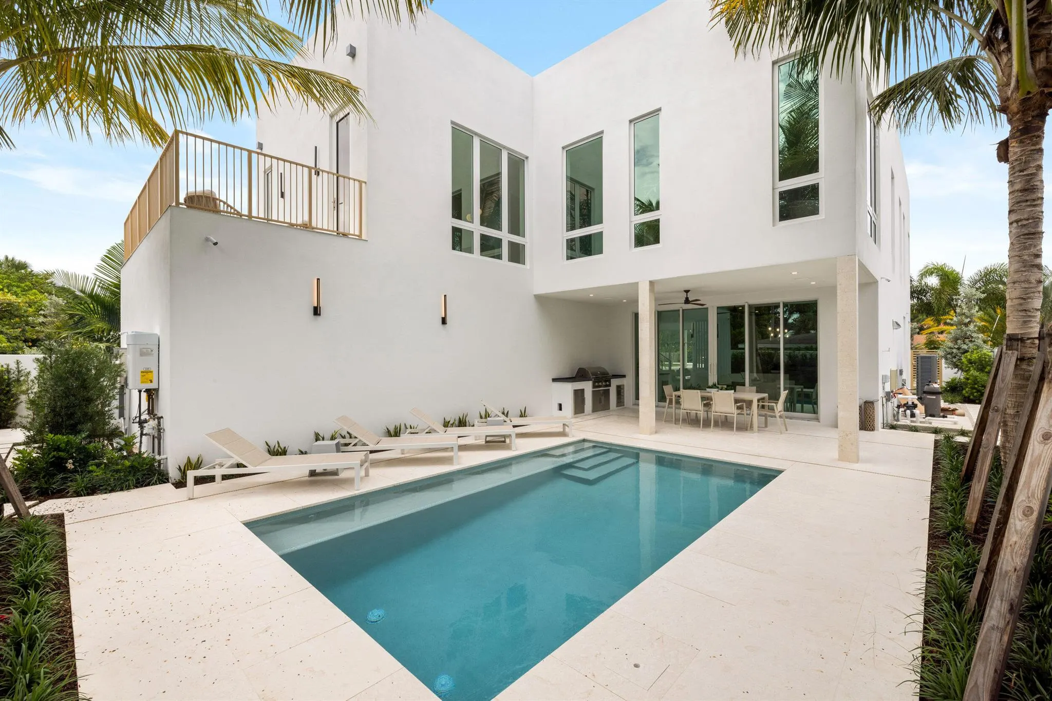 800 Bond Way