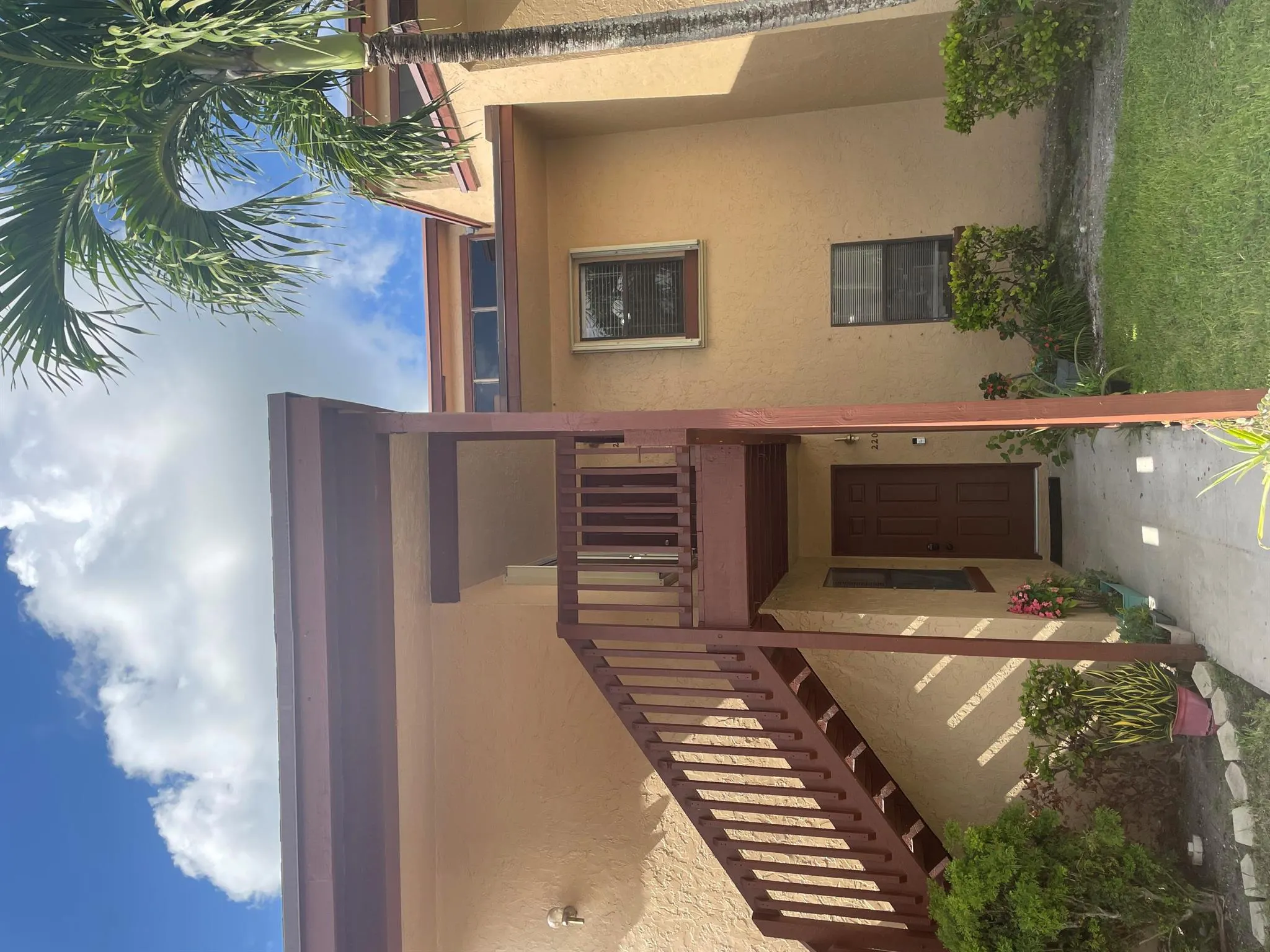 2204 2204 Lake View Drive Drive W