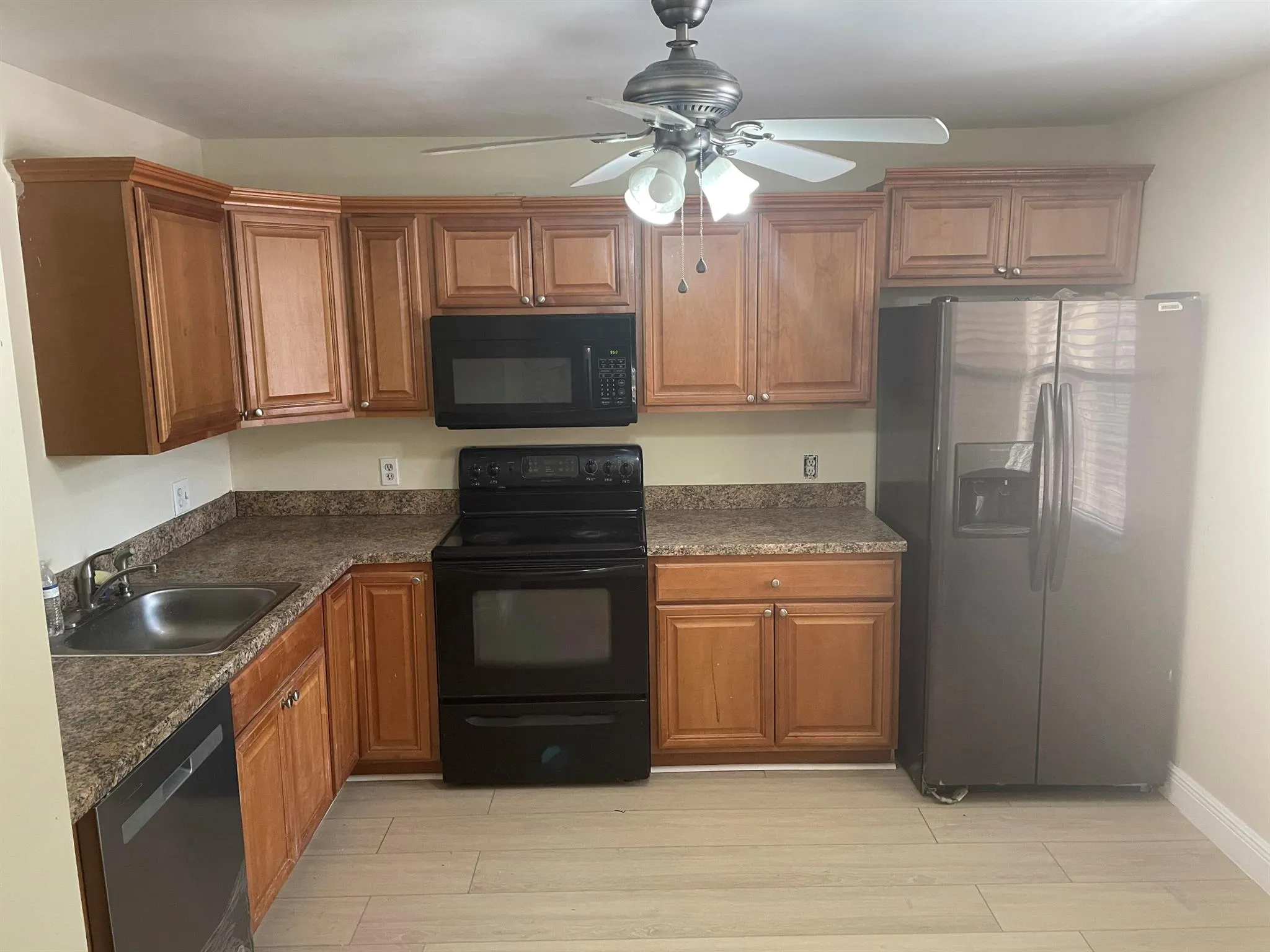 2204 2204 Lake View Drive Drive W
