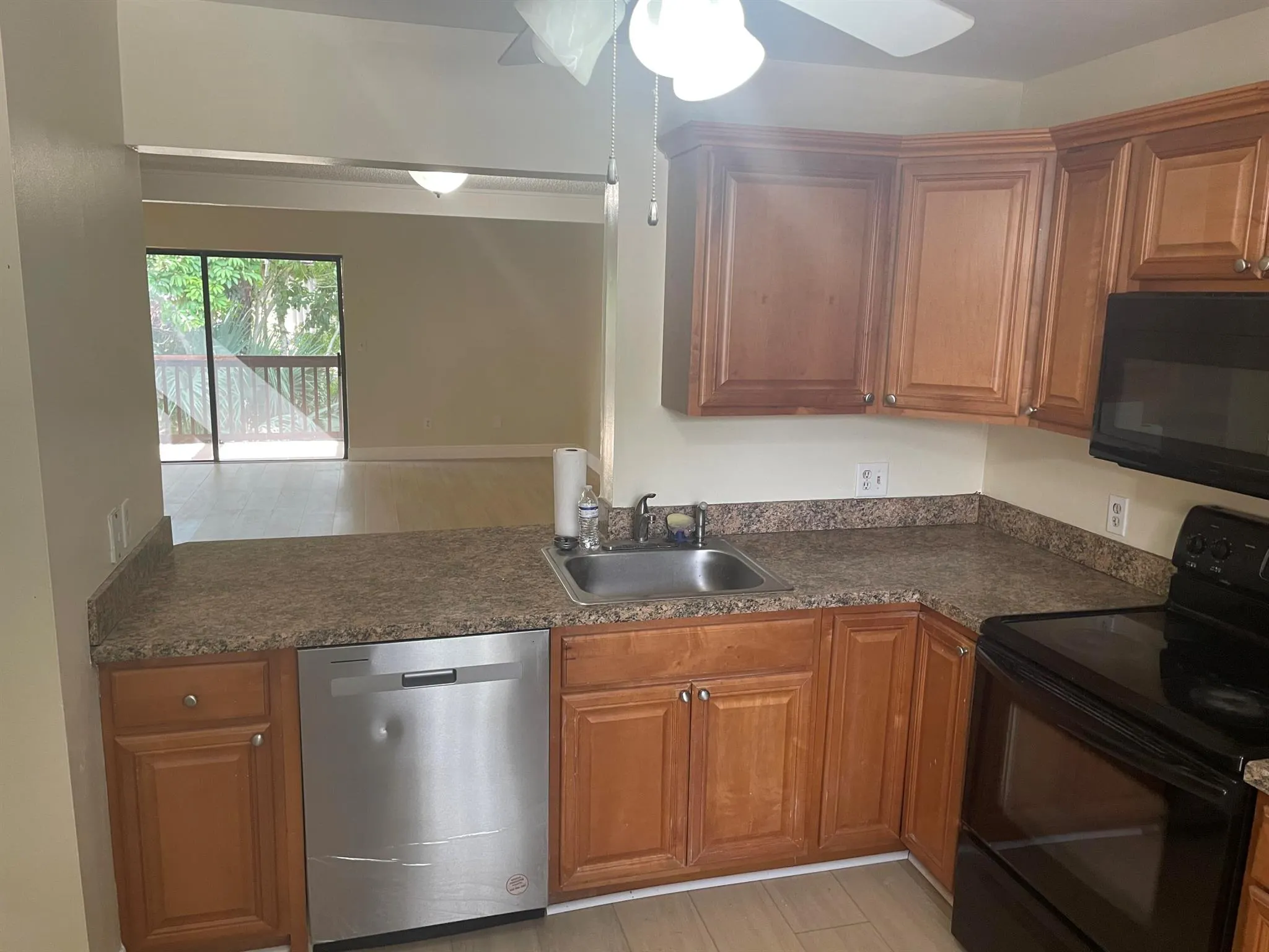 2204 2204 Lake View Drive Drive W
