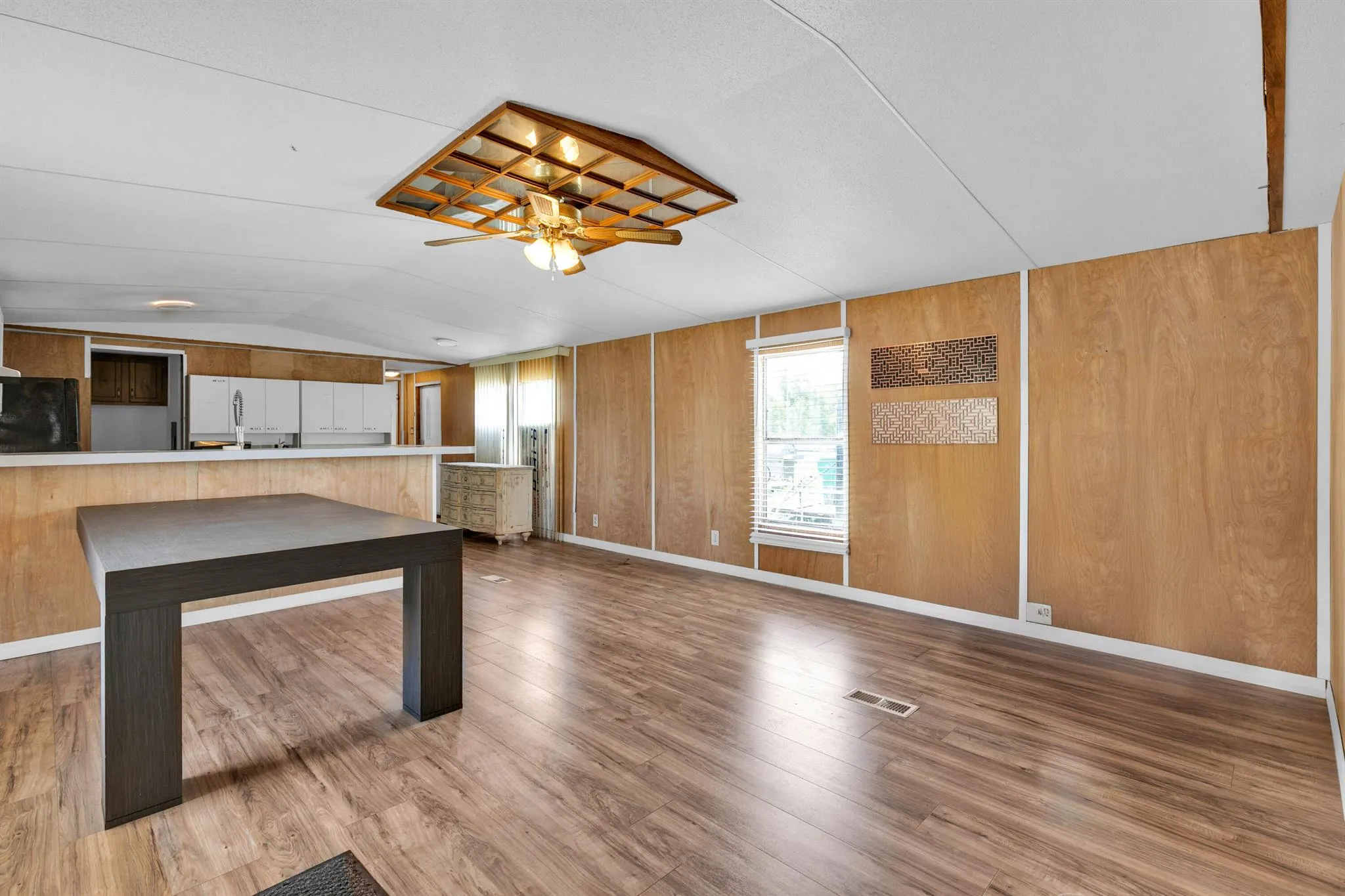 9400 Luna Drive