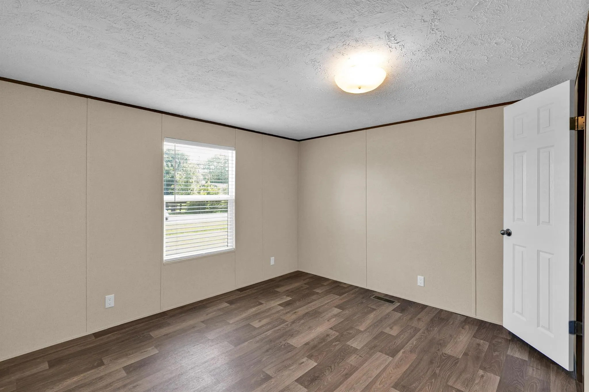 9400 Luna Drive