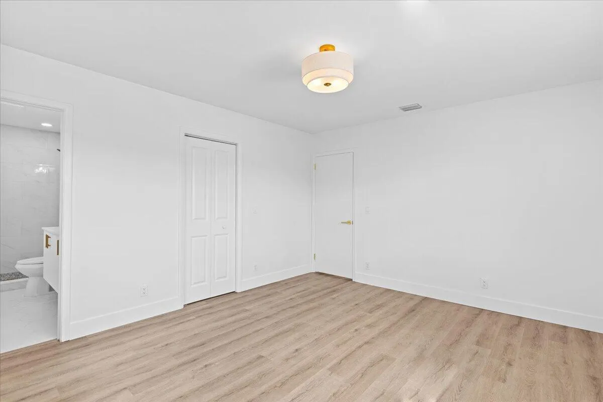 533 Riverside Drive
