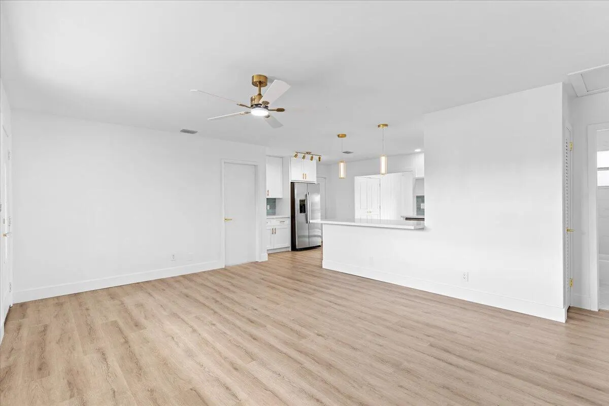 533 Riverside Drive