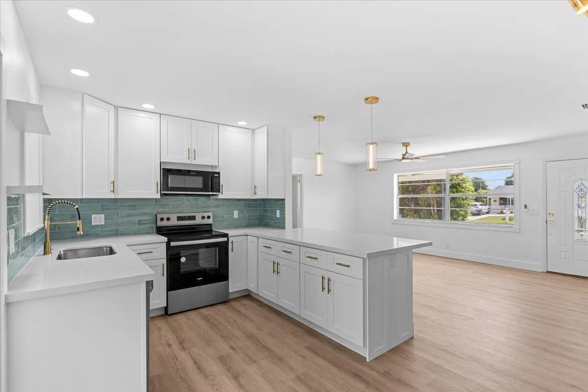 533 Riverside Drive