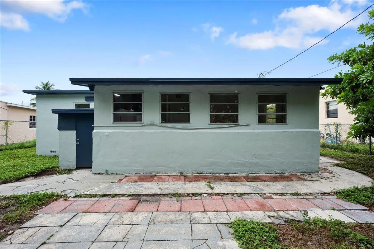 821 43rd Street