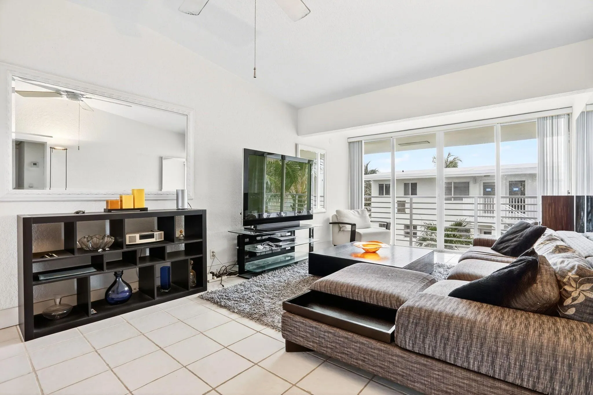 1043 Hillsboro Mile, #22c