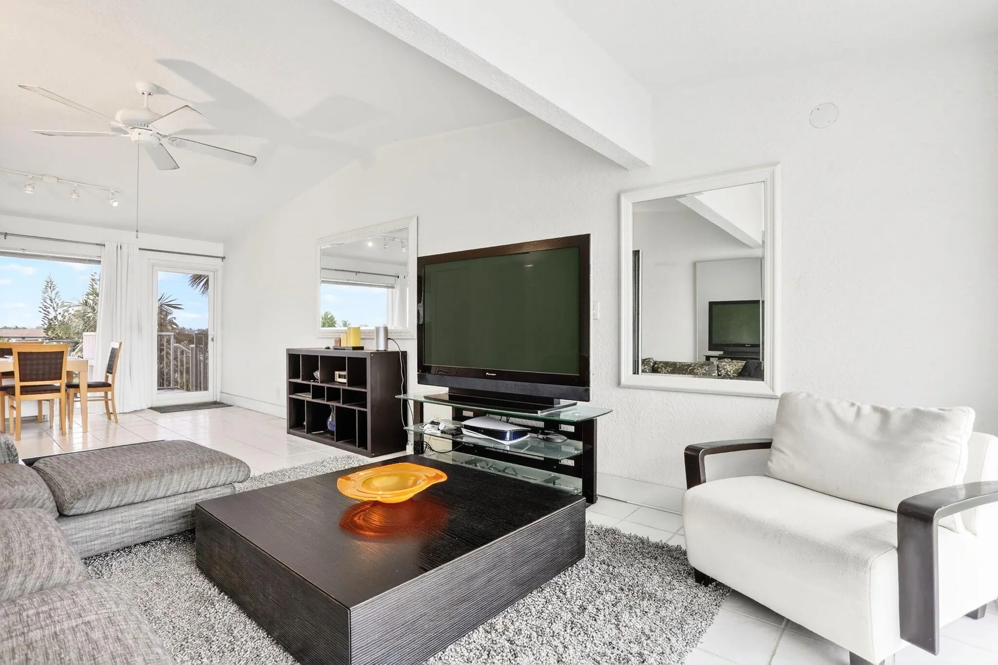 1043 Hillsboro Mile, #22c