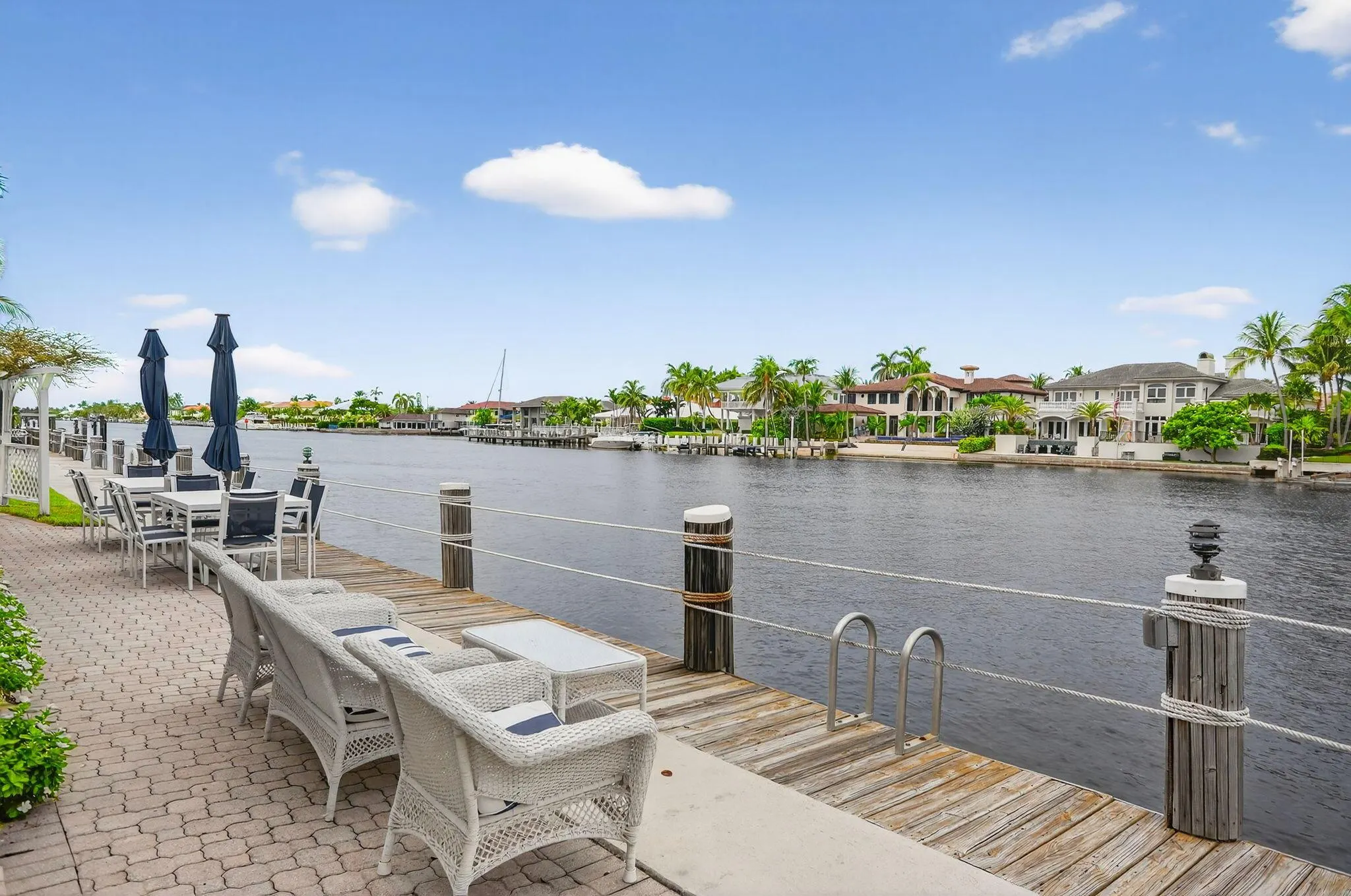 1043 Hillsboro Mile, #22c