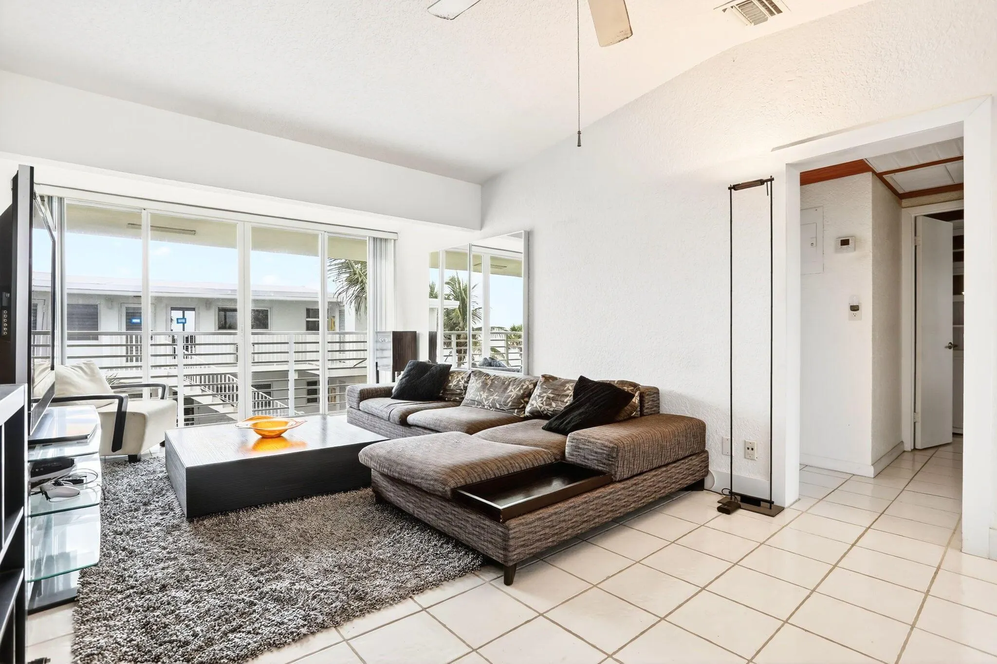 1043 Hillsboro Mile, #22c