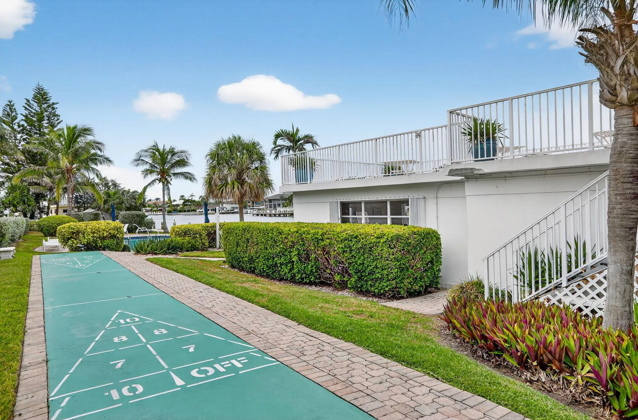 1043 Hillsboro Mile, #22c