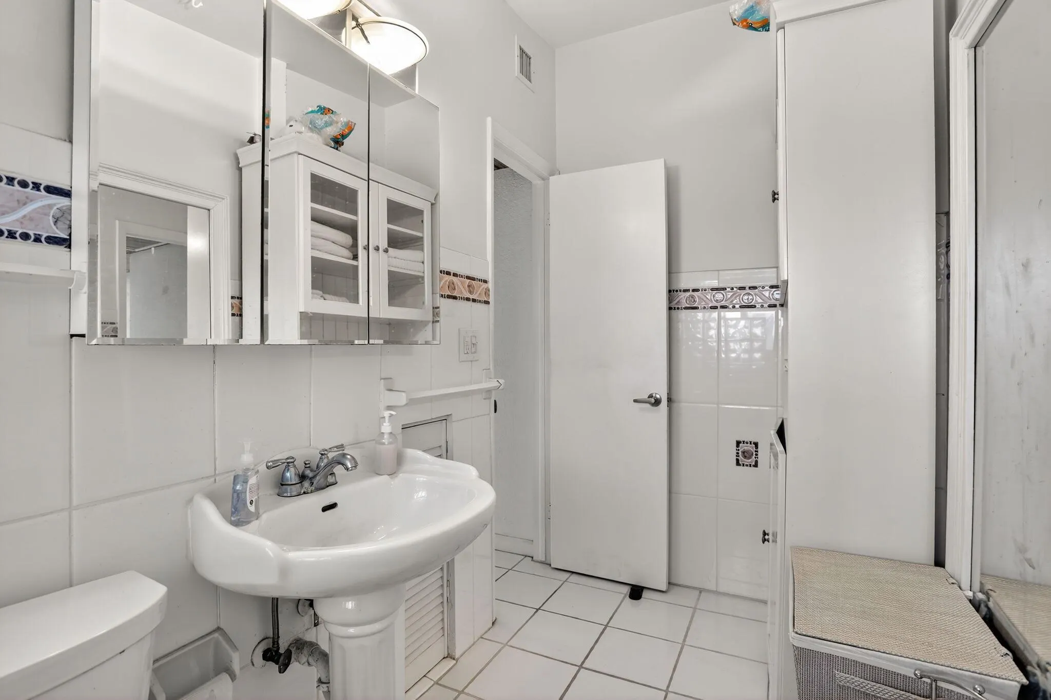 1043 Hillsboro Mile, #22c
